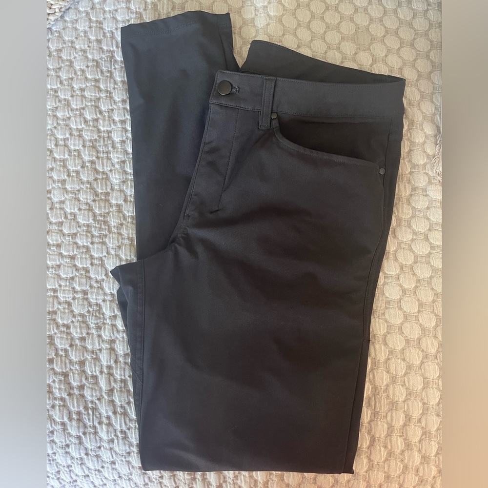 Lululemon mens ABC pant slim trouser.